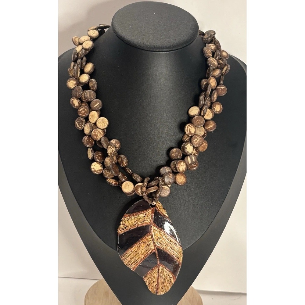Chico's Multi Strand Resin Coconut Shell Bead Leaf Pendant Necklace 19.5" Brown